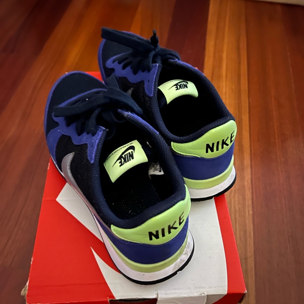Women’s Nike Internationalist Sneakers!